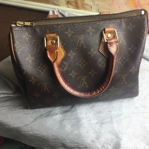 Authentic Louie Vuitton speedy 25 small handbag